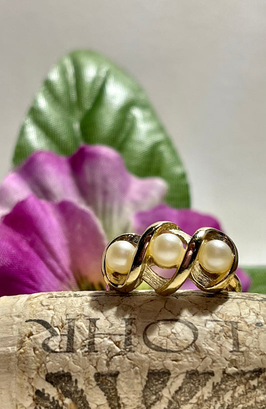 Vintage Avon Triple Twist Pearl Ring